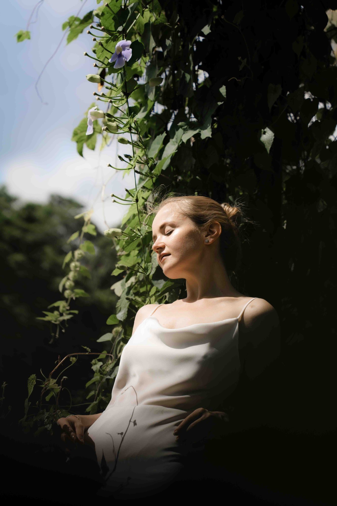 Editorial-Brautportrait in der Natur — Hochzeitsfotografie